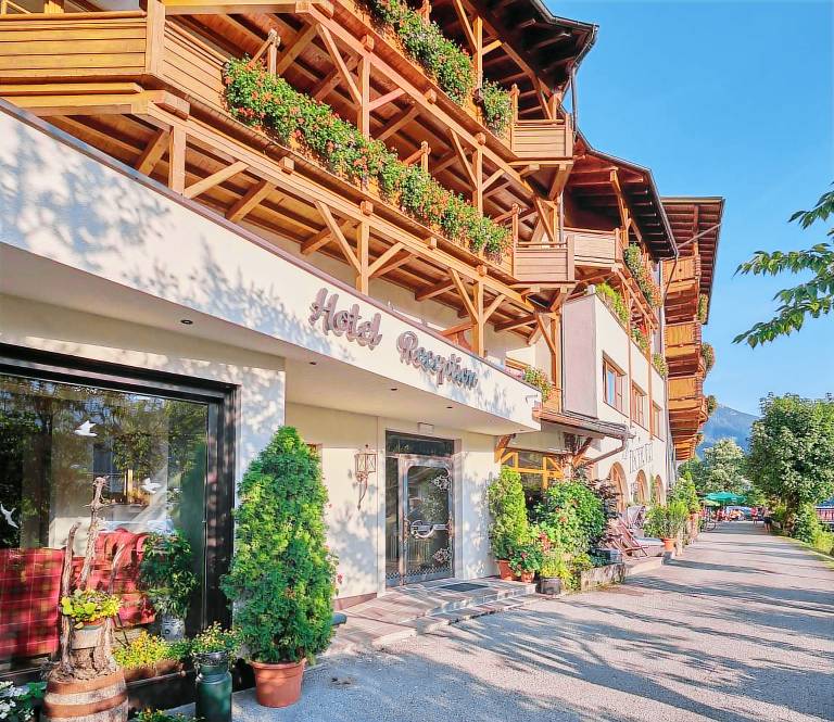 Family-friendly lovely cabin with yard, terrace & sauna | Pets are welcome in Achenkirch