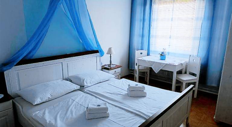 Bed & Breakfast  Jois