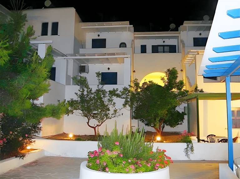CAELI PAROS by Kostas & Joanna Studios in Paro