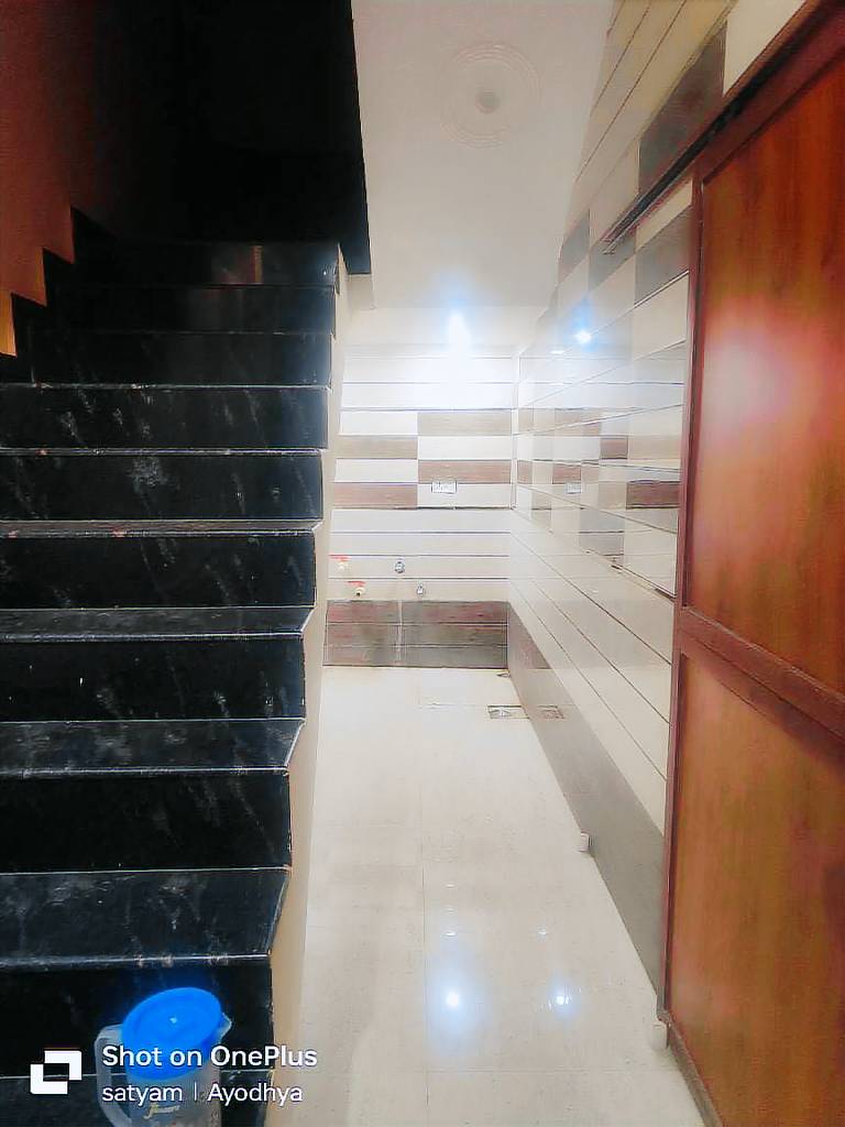 Shri radhey inn near ramjanmbhoomi — photo 5