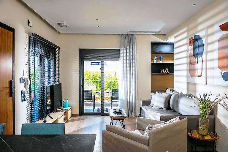 Fully equipped rental apartment with patio, garden & private pool | Close to the beach | Dogs allowed — photo 4