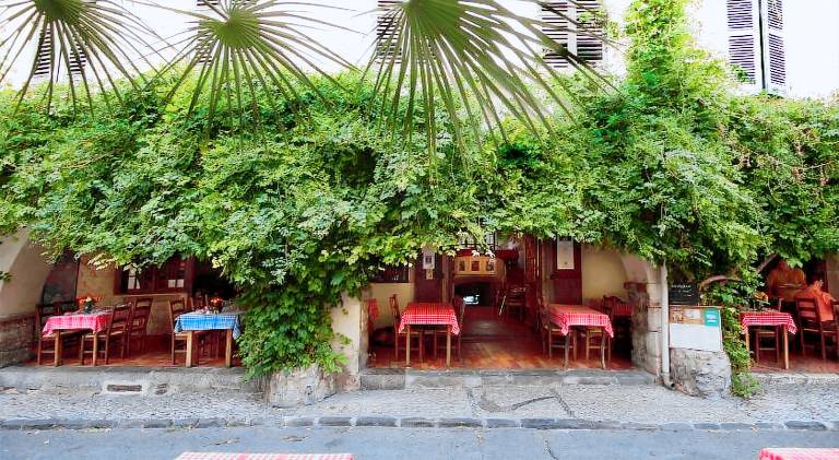 Hotel Les Arcades in Valbonne
