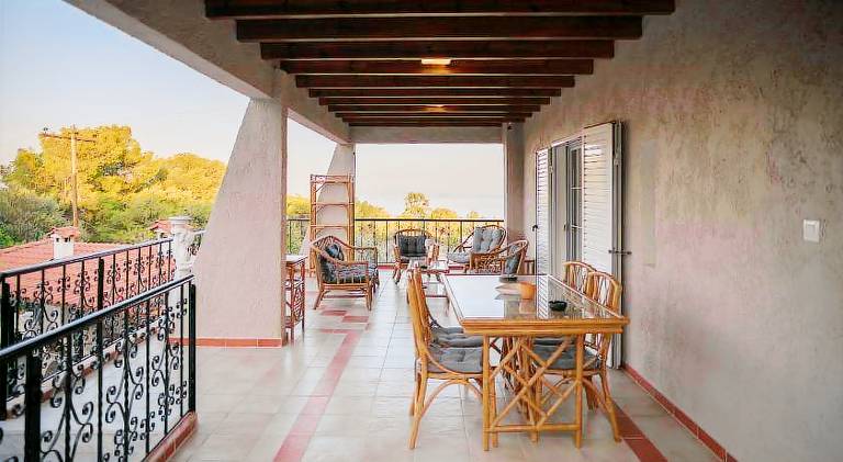 Vacation home with grill, patio & yard — photo 3