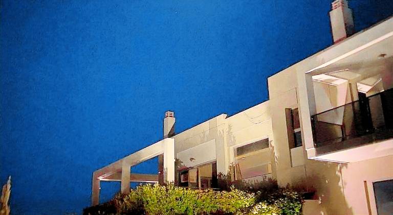 Apartment with pool — photo 4