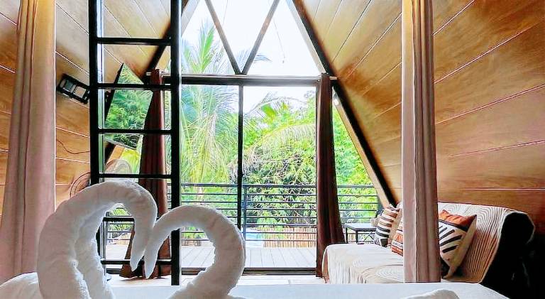 Vacation home with pool | Beach nearby | Pets are welcome — photo 2