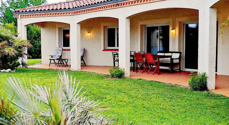 Big villa with pool & jacuzzi | Pets are welcome — photo 3