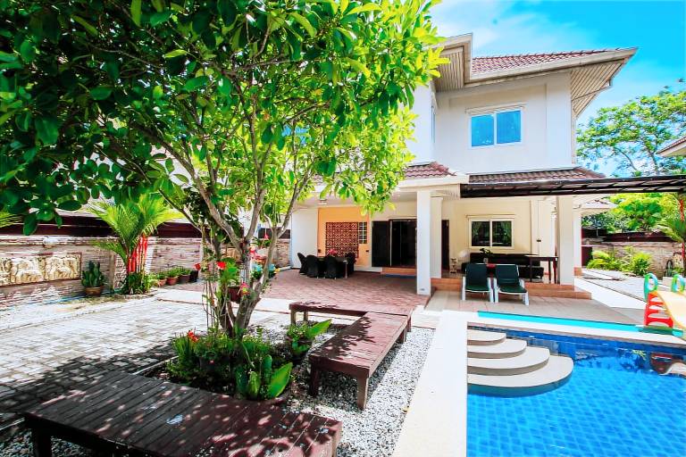 Villa with patio, garden & private pool | Pool view | Perfect for remote work — photo 4