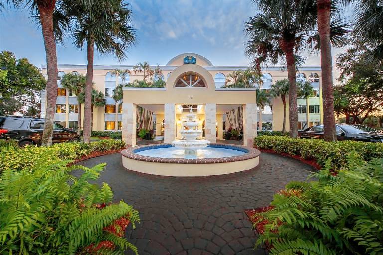 La Quinta Inn & Suites by Wyndham Deerfield Beach I-95 in Deerfield Beach, FL