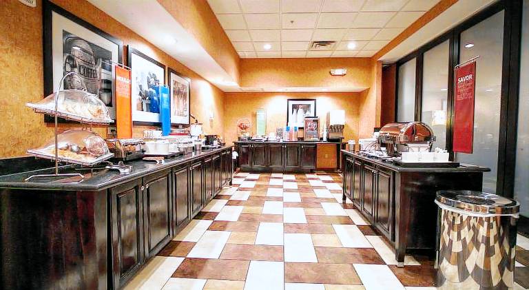 Hampton Inn & Suites Elk City — photo 4