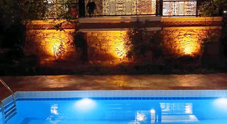 Villa with terrace, garden & private pool | Pet-friendly — photo 3