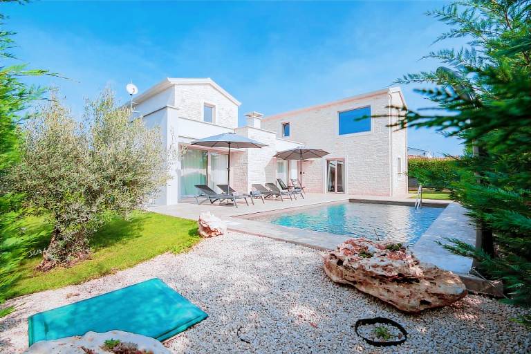 Villa with patio & pool in Porec