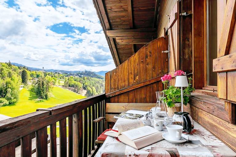 Family-oriented rental apartment with fast internet, terrace & barbeque | Garden view | Suitable for remote work | Pets are welcome — photo 5