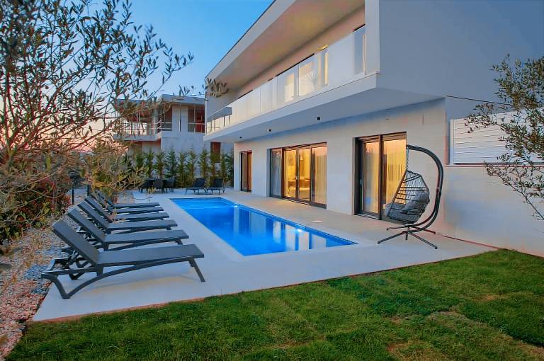 Ferienhaus mit Pool in Linardići, Krk Insel f&uuml;r max. 10 Personen