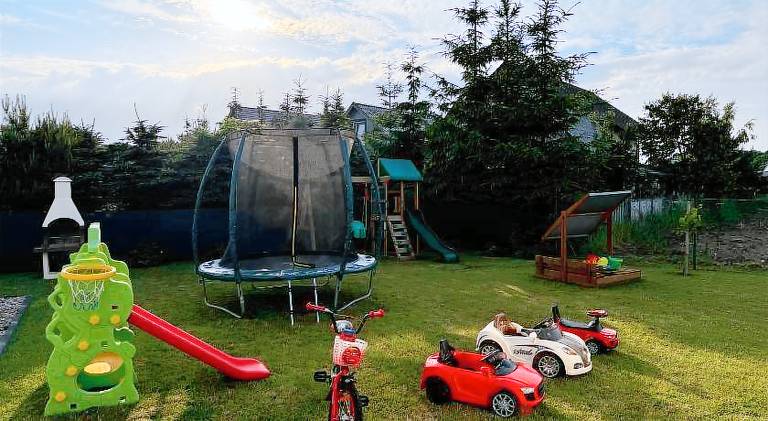 Vacation home with pool, BBQ & patio — photo 4