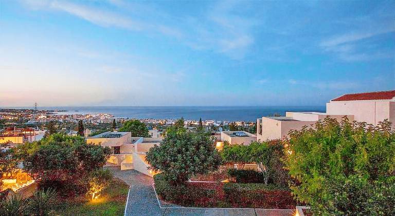 Children-friendly lovely serviced apartment with barbecue, yard & pool | Perfect for remote work | Pets are welcome — photo 4