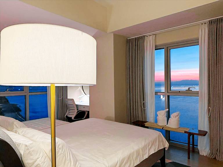 Luxury Manila Bay Sunset Next to Okada Airport MOA in Pasay