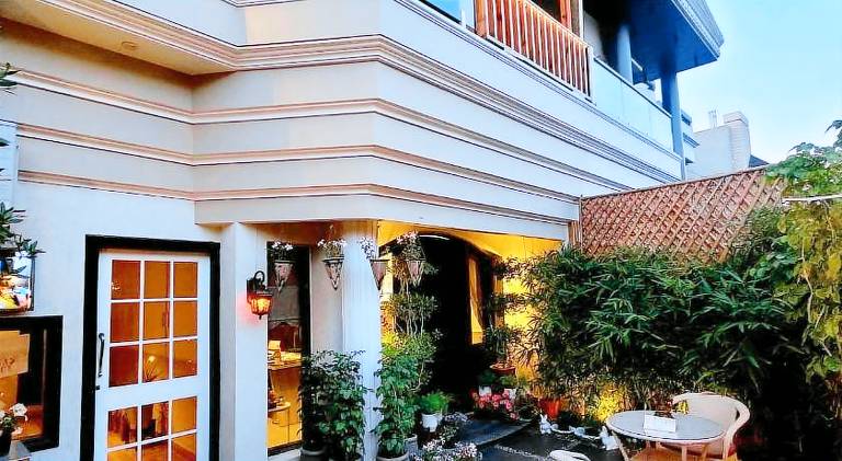 Victorian Elegance Luxury Stays — photo 3