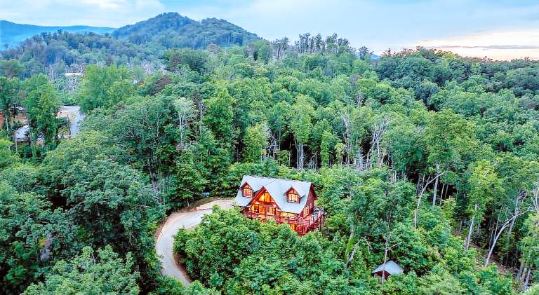 Spacious house | Pets allowed in Gatlinburg, TN