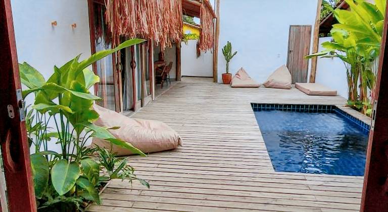 House with pool — photo 3