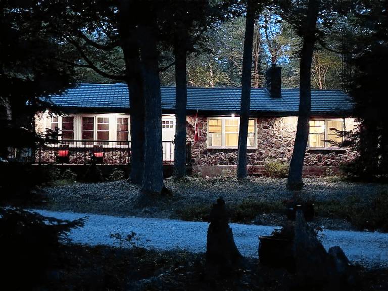 Cabin Lion's Head