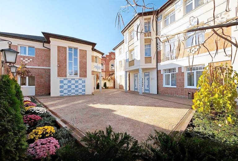 De Gaulle Boutique Hotel