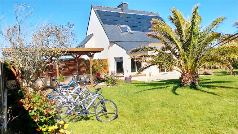 House with garden, terrace & grill | Water view — photo 2