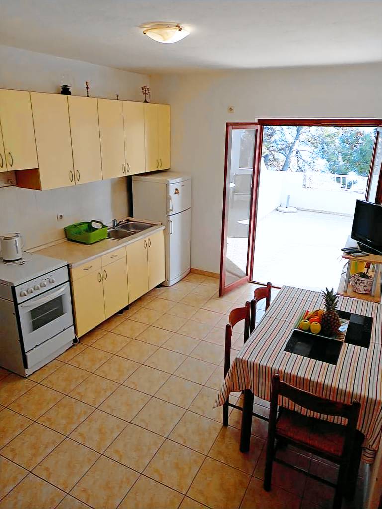 Two bedroom apartment near beach Ivan Dolac, Hvar (A-21269-d) — photo 4