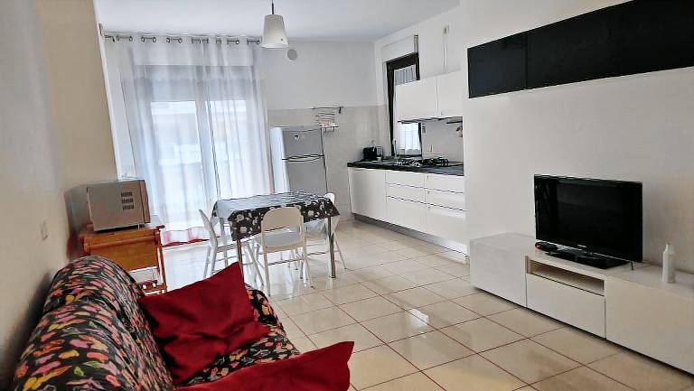 COMODO E AMPIO APPARTAMENTO A VASTO