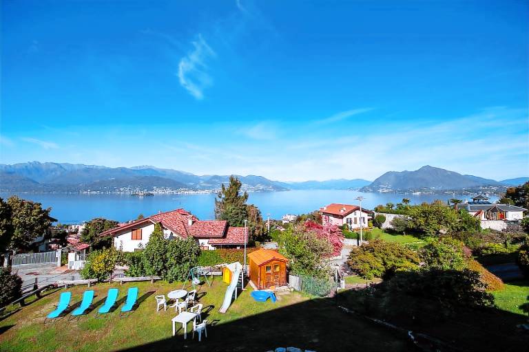 Fully equipped wonderful rental apartment with patio, BBQ & garden | Pets are welcome in Baveno