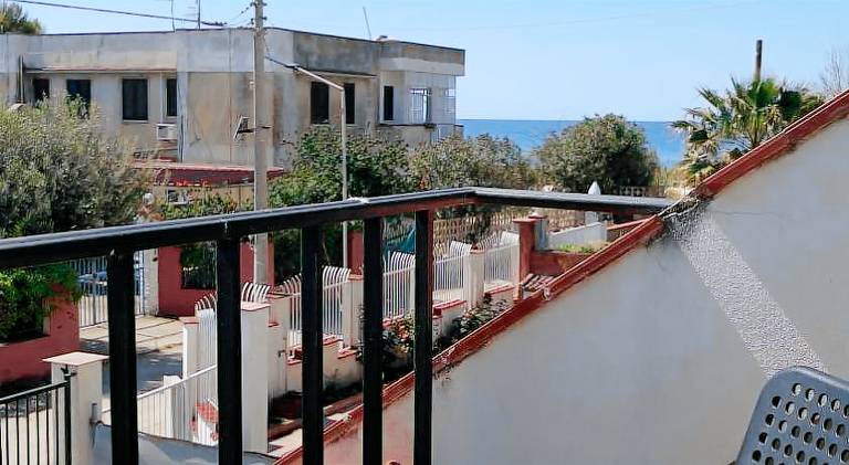 Apartment with patio — photo 4