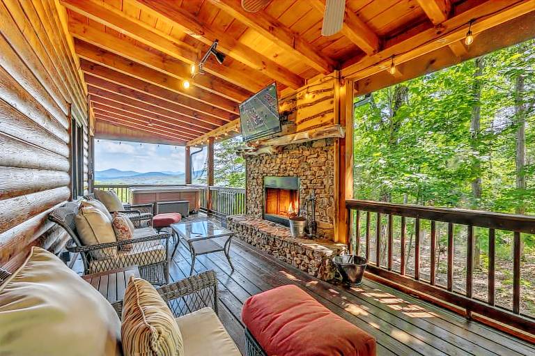 Dream Come True - Mountain View Hot Tub Air Hockey Screened Porch Fire Pit — photo 2
