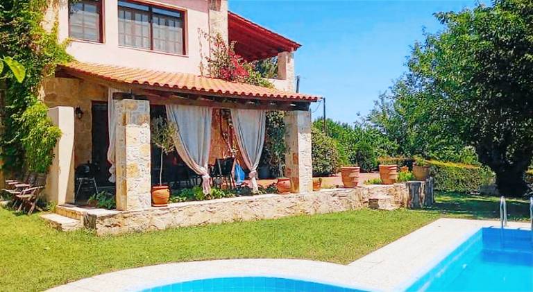 Fully equipped villa with barbeque, private pool & patio | Perfect for remote work | Pet-friendly in Platanias
