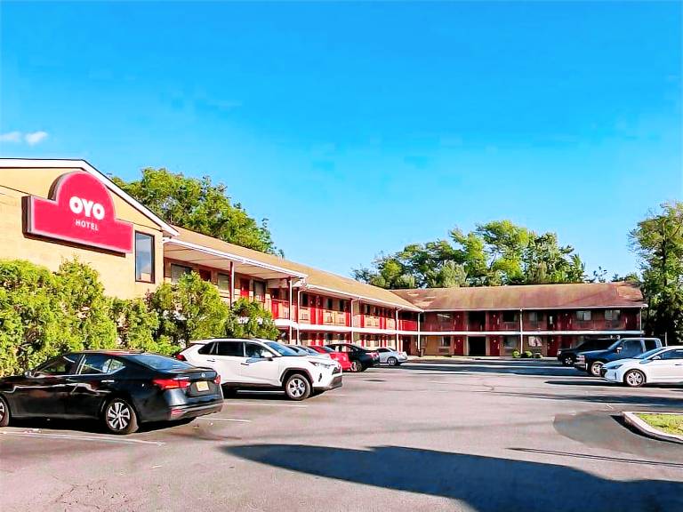 OYO Hotel Edison NJ Route 1 — photo 4