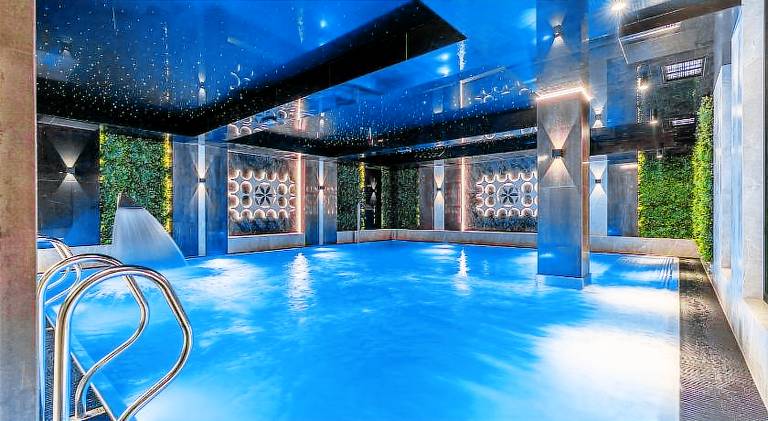 Lovely serviced apartment with yard, patio & pool | Pets are welcome in Bukowina Tatrzanska