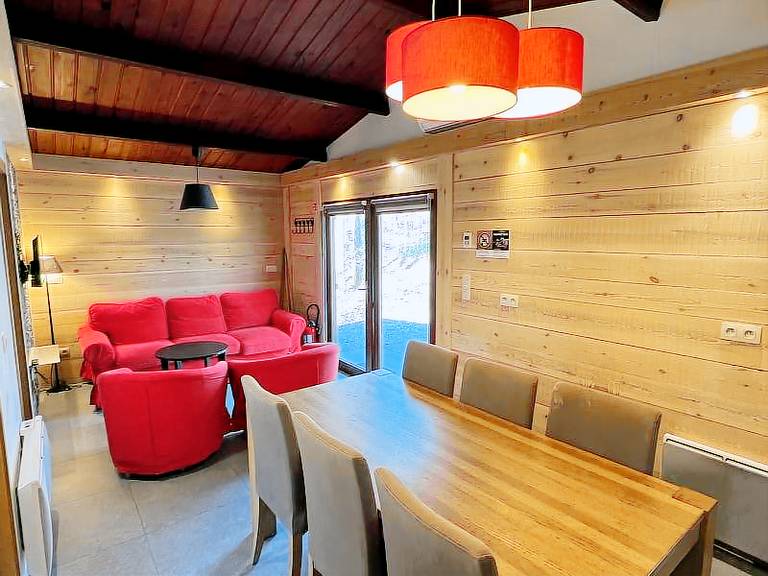 Vacation home with barbecue, yard & terrace — photo 3