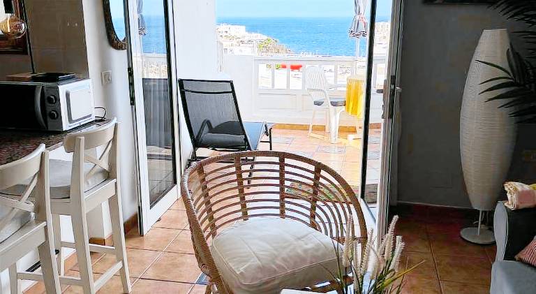 Apartment with pool — photo 2