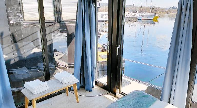 Boat with garden & patio — photo 4