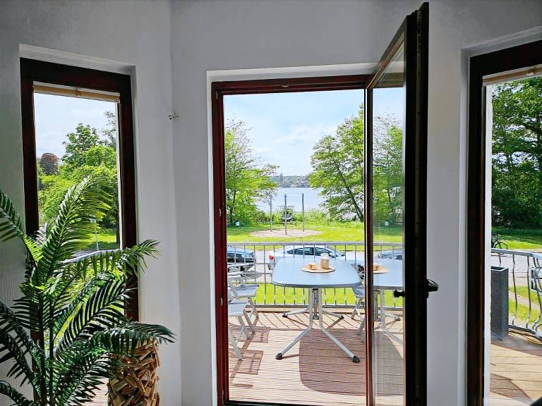Family-oriented rental apartment with BBQ, terrace & yard | Garden view | Beach nearby | Perfect for remote work | Pet-friendly — photo 3
