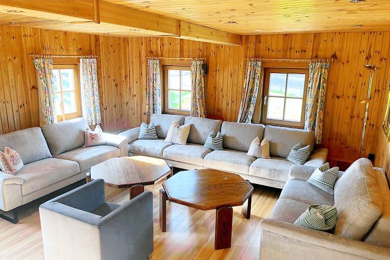 Pleasant vacation home with barbecue, pool & yard | Pet-friendly — photo 3