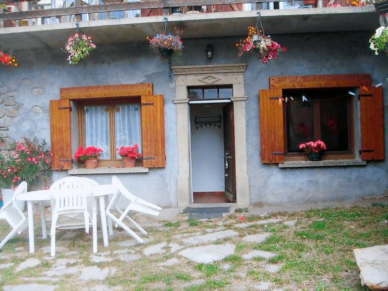 Gite with terrace, barbecue & garden — photo 2