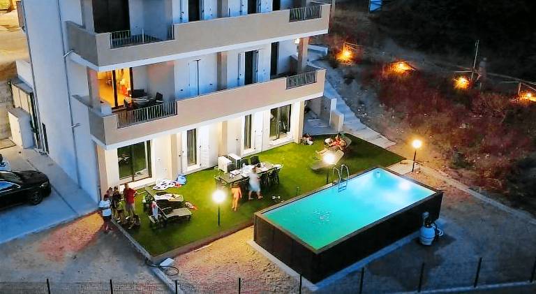 Holiday apartment with garden & pool | Next to the beach | Pets allowed in Castelsardo