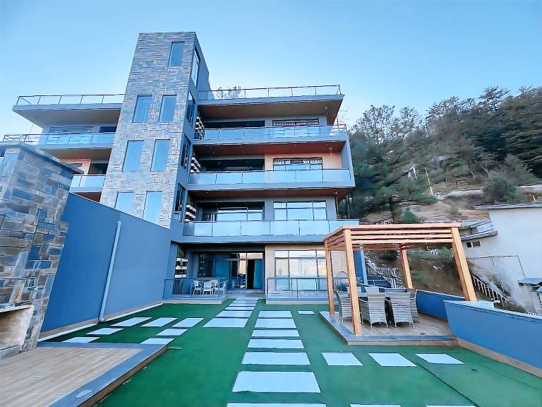 Ultra Luxury Boutique Apartment Murree