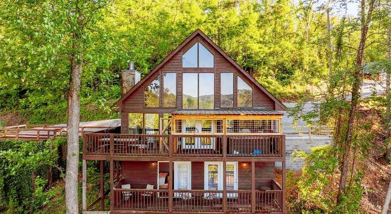 House with hot tub — photo 5