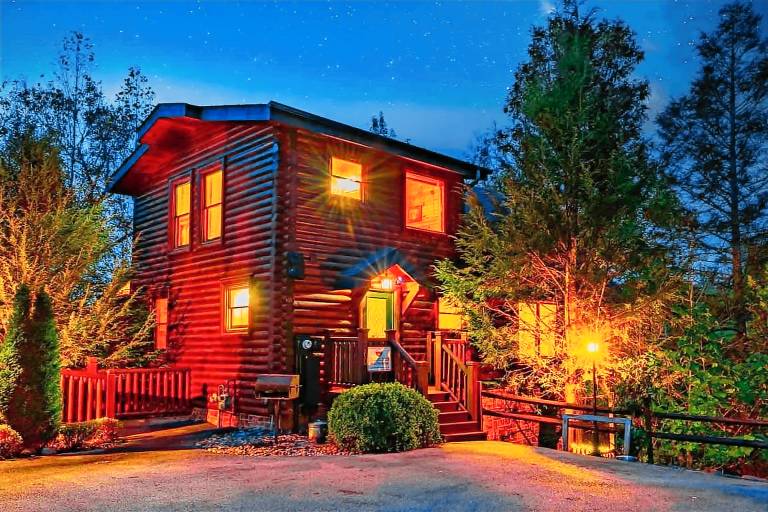 Cozy Mountain Retreat with Private Hot Tub in Gatlinburg, TN