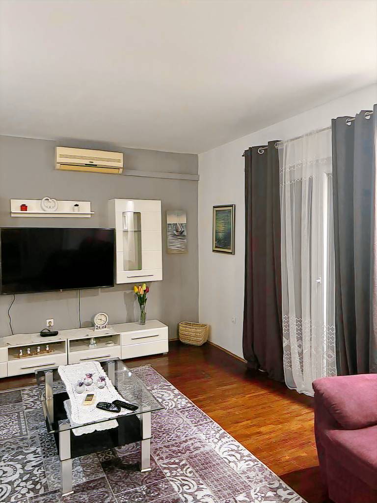 Holiday apartment with patio & BBQ — photo 3