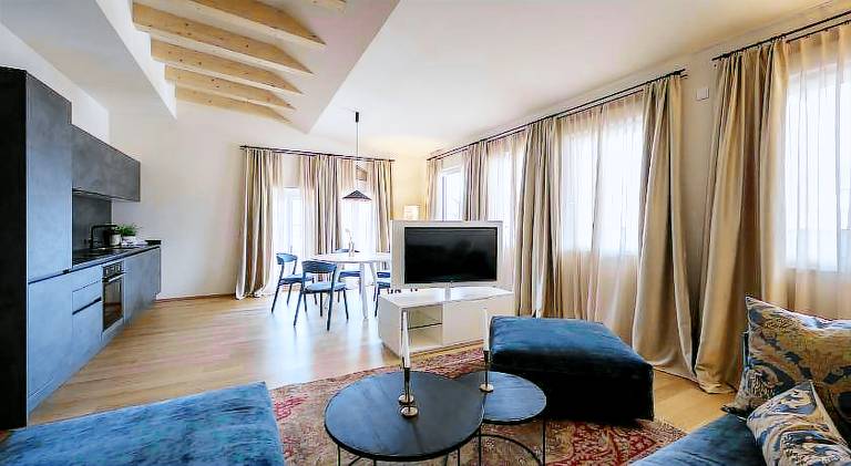 Apartment with patio | Pets are welcome — photo 2