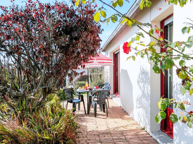 Fully equipped beautiful vacation home with BBQ, patio & garden | Sea view | Close to the beach | Pet-friendly — photo 5