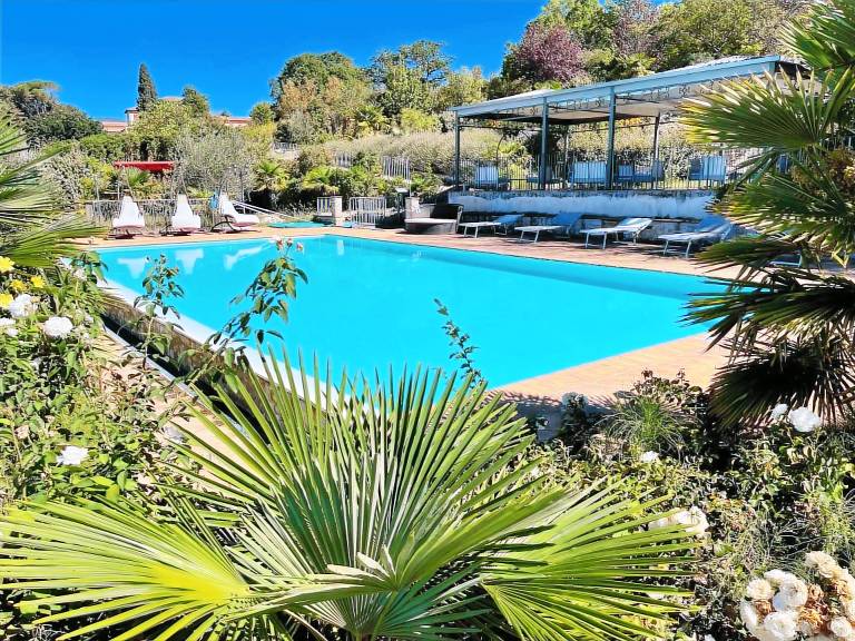 Spoleto Poolside - Sleeps 24 — photo 4