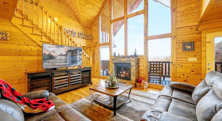 Chalet with pool & jacuzzi in Sevierville, TN