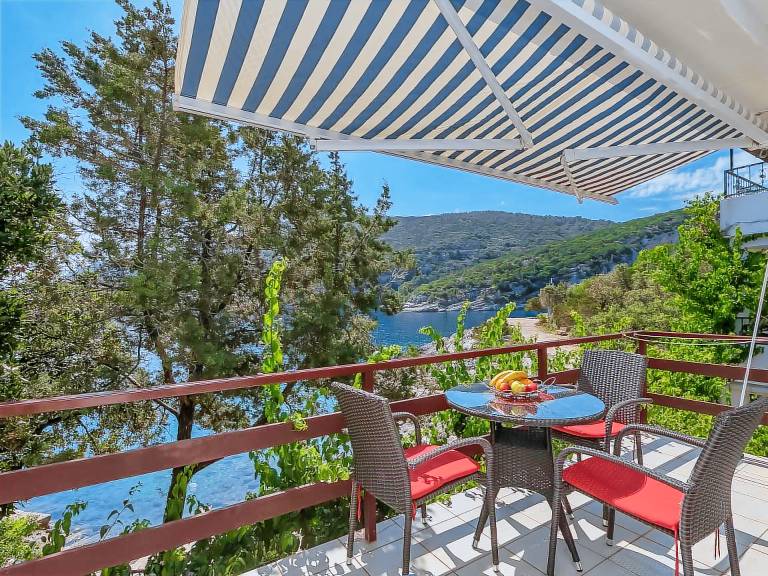 Ferienwohnung in Zastražišće, Hvar für max. 2 Personen Ferienwohnung in Zastražišće, Hvar für max. 2 Personen